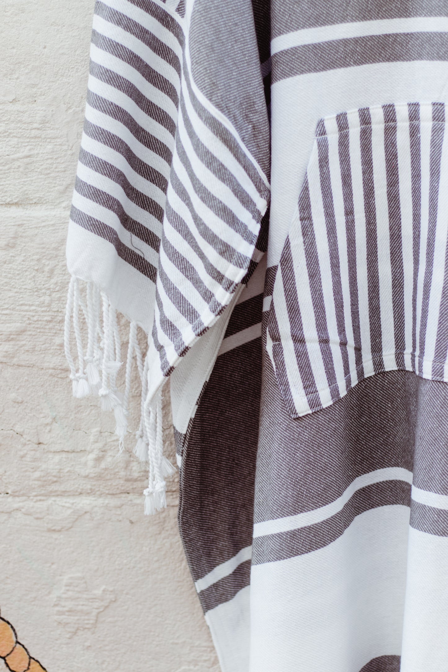 COOL AND CLASSY IN GREY - Annie Son Bad, Strand, Reis, Surf Poncho, Robie Volwassenen