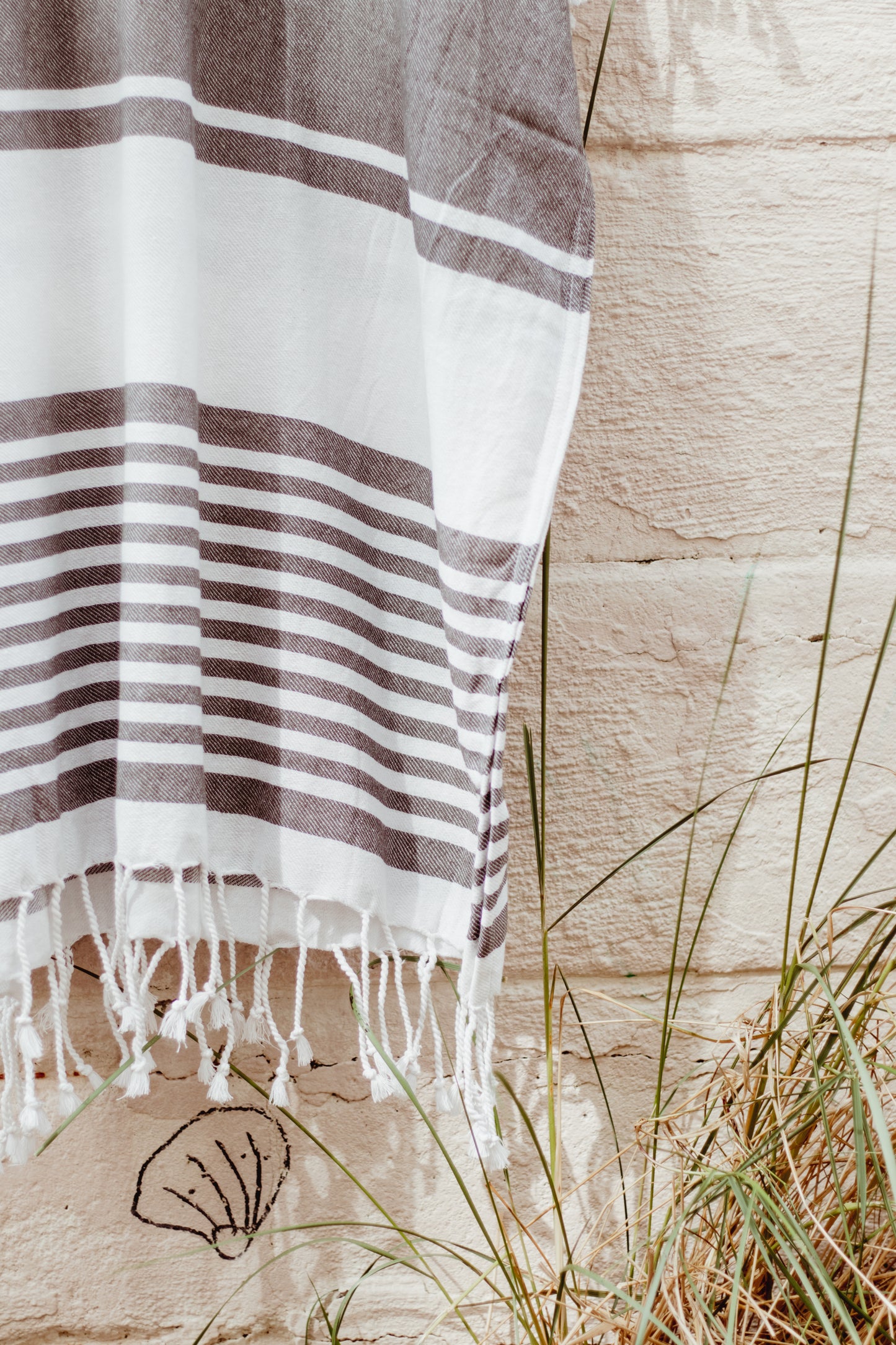 COOL AND CLASSY IN GREY - Annie Son Bad, Strand, Reis, Surf Poncho, Robie Volwassenen