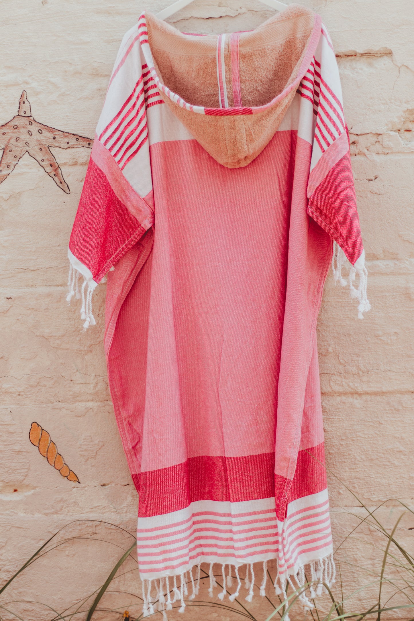 PRETTY IN PINK 2 - Annie Son Bad, Strand, Reis, Surf Poncho, Robie Volwassenen