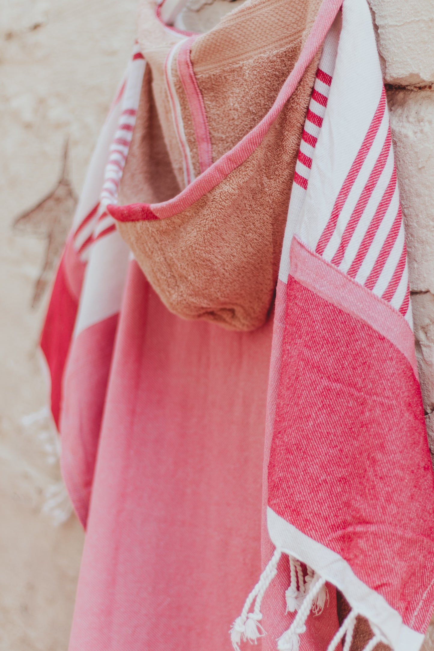 PRETTY IN PINK 2 - Annie Son Bad, Strand, Reis, Surf Poncho, Robie Volwassenen