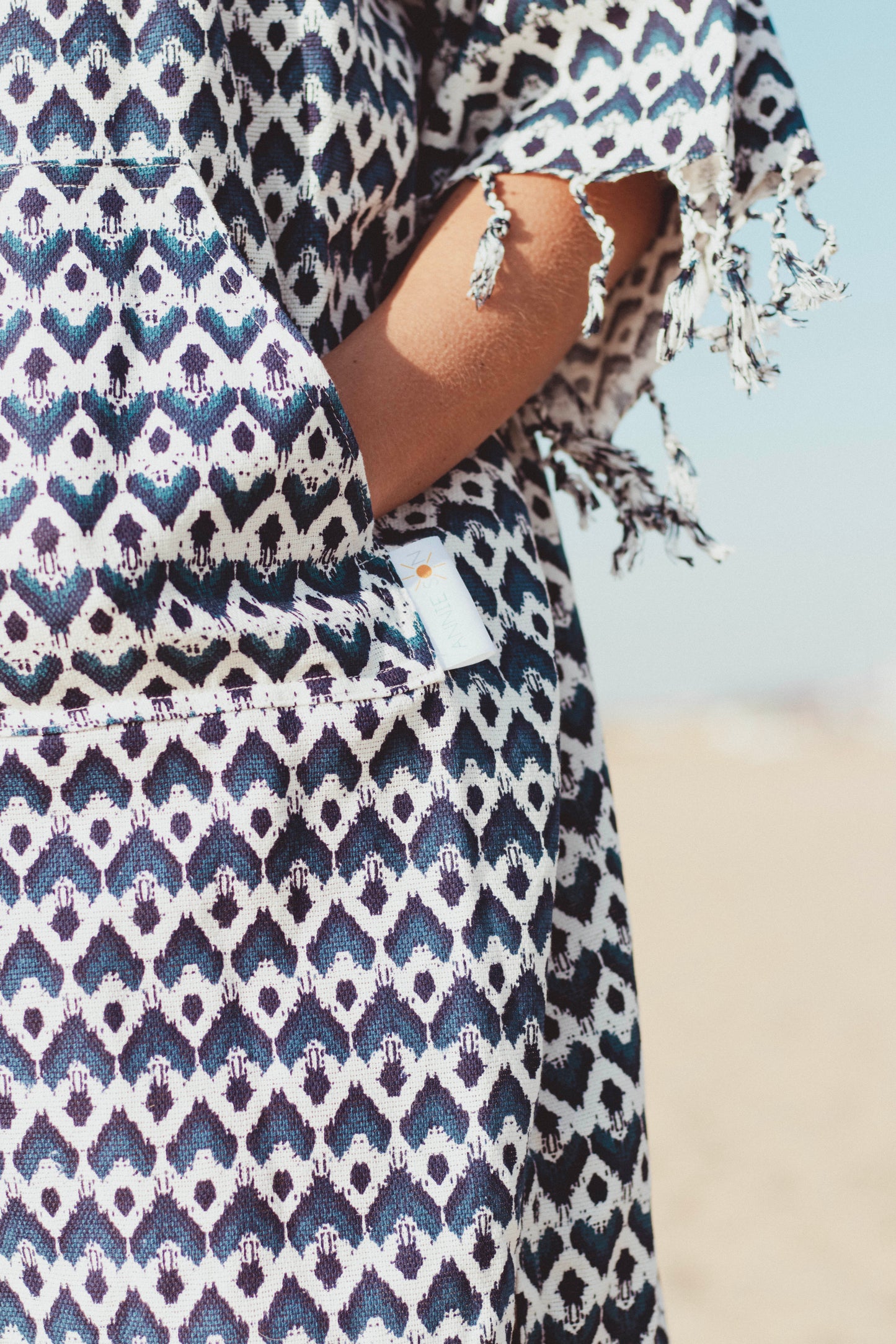 FUNKY IN FIGURES - Annie Son Bad, Strand, Reis, Surf Poncho, Robie Volwassenen