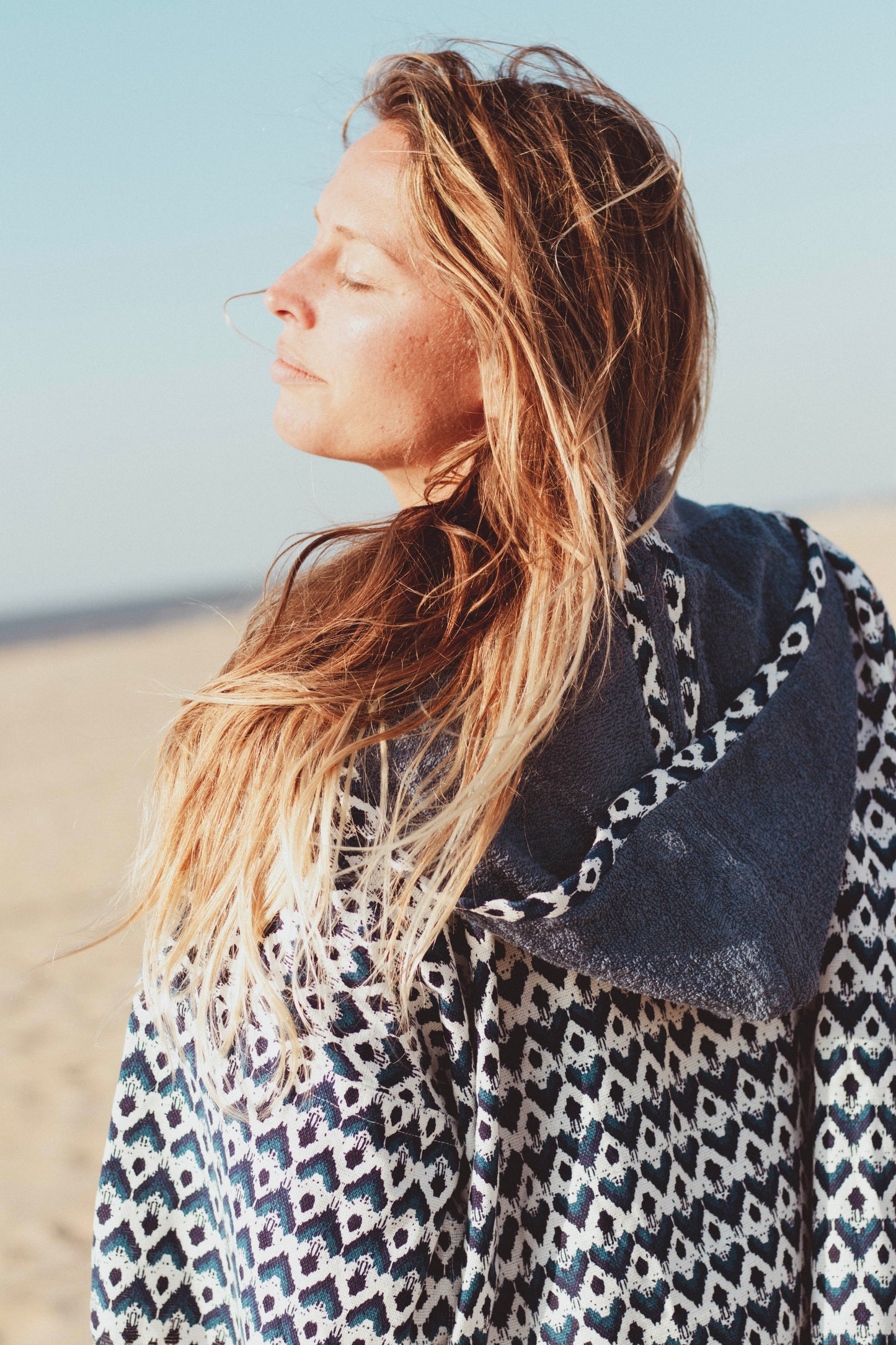 FUNKY IN FIGURES - Annie Son Bad, Strand, Reis, Surf Poncho, Robie Volwassenen