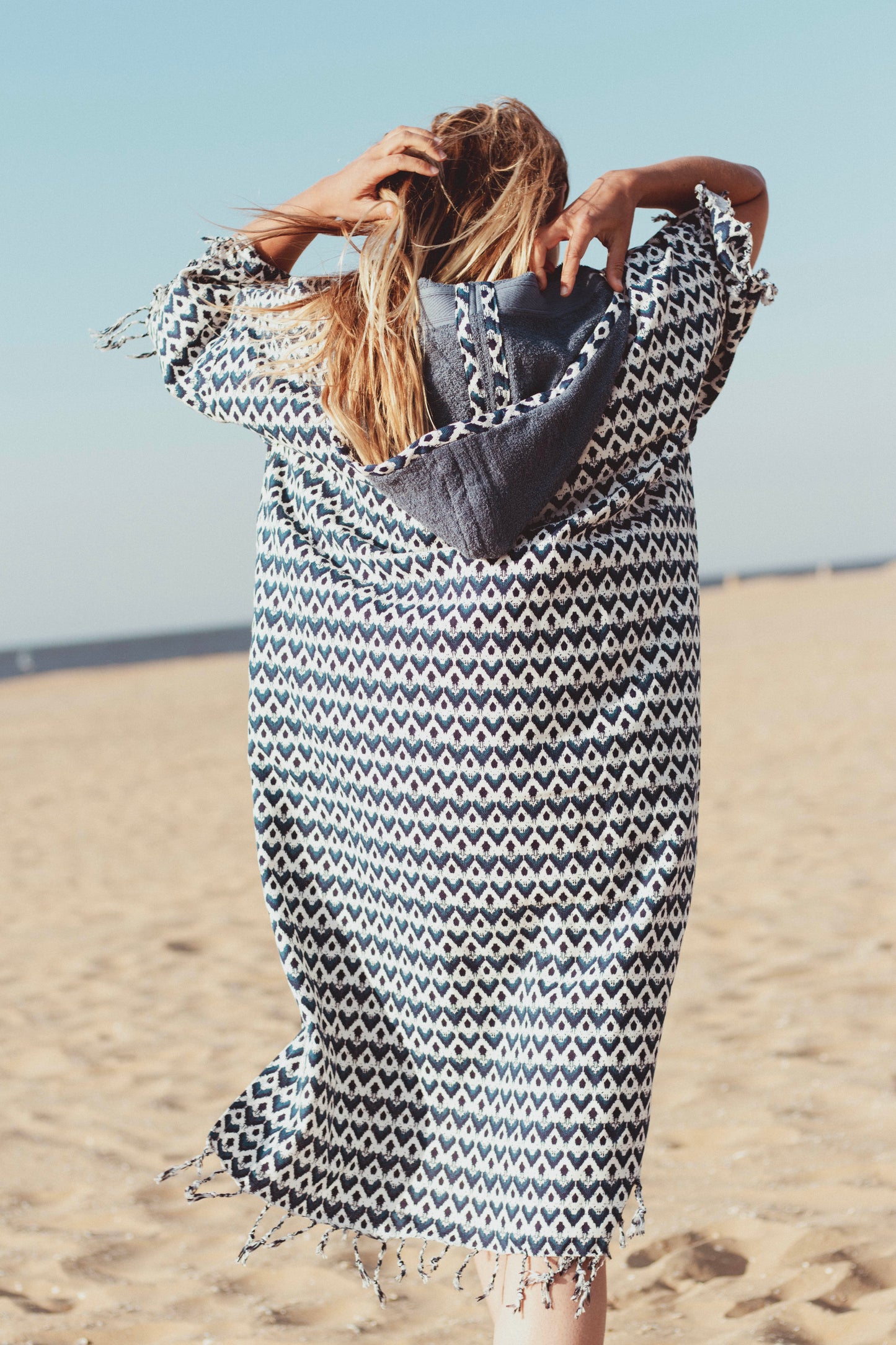 FUNKY IN FIGURES - Annie Son Bad, Strand, Reis, Surf Poncho, Robie Volwassenen