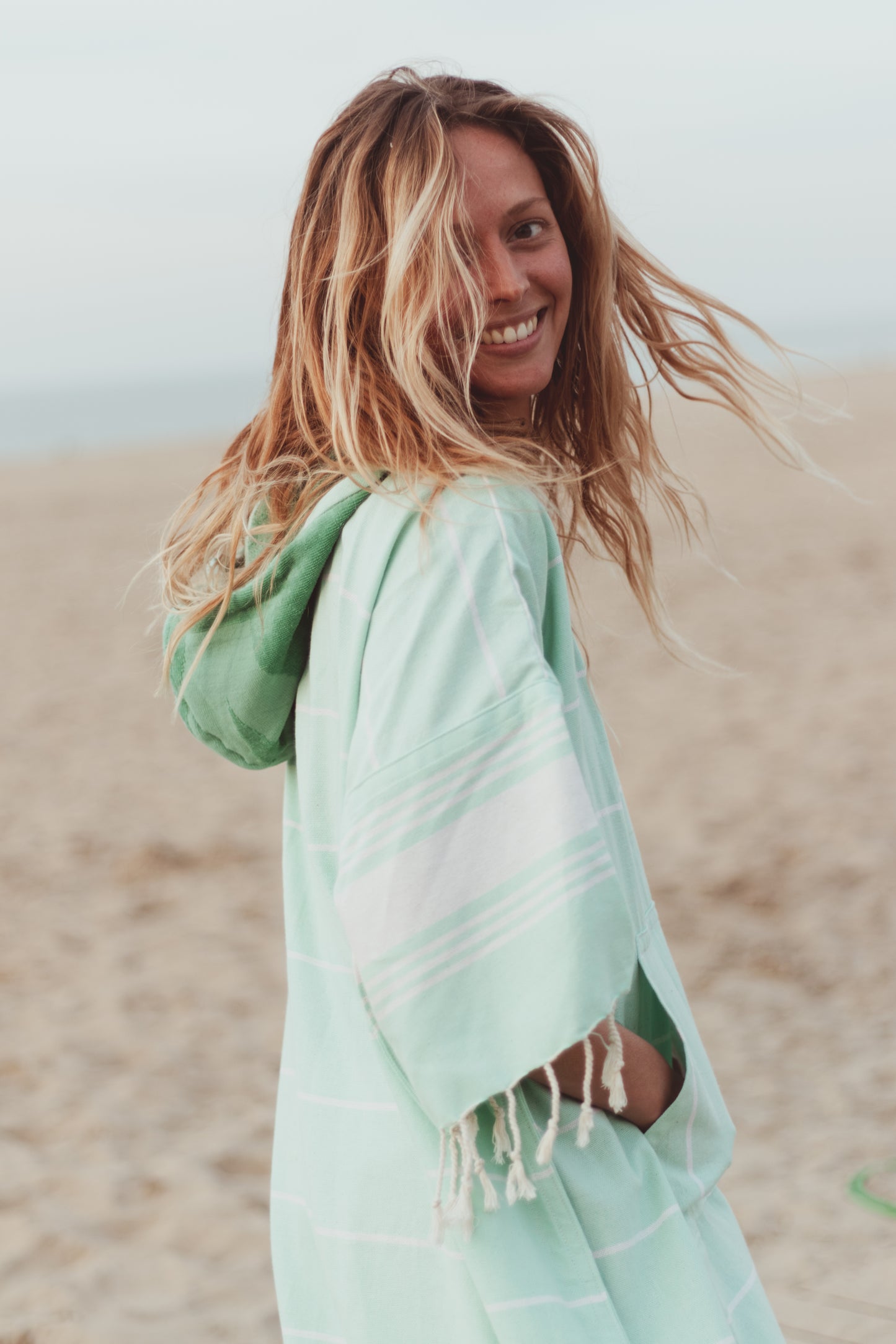 GRACEFUL IN GREEN - Annie Son Bad, Strand, Reis, Surf Poncho, Robie Volwassenen