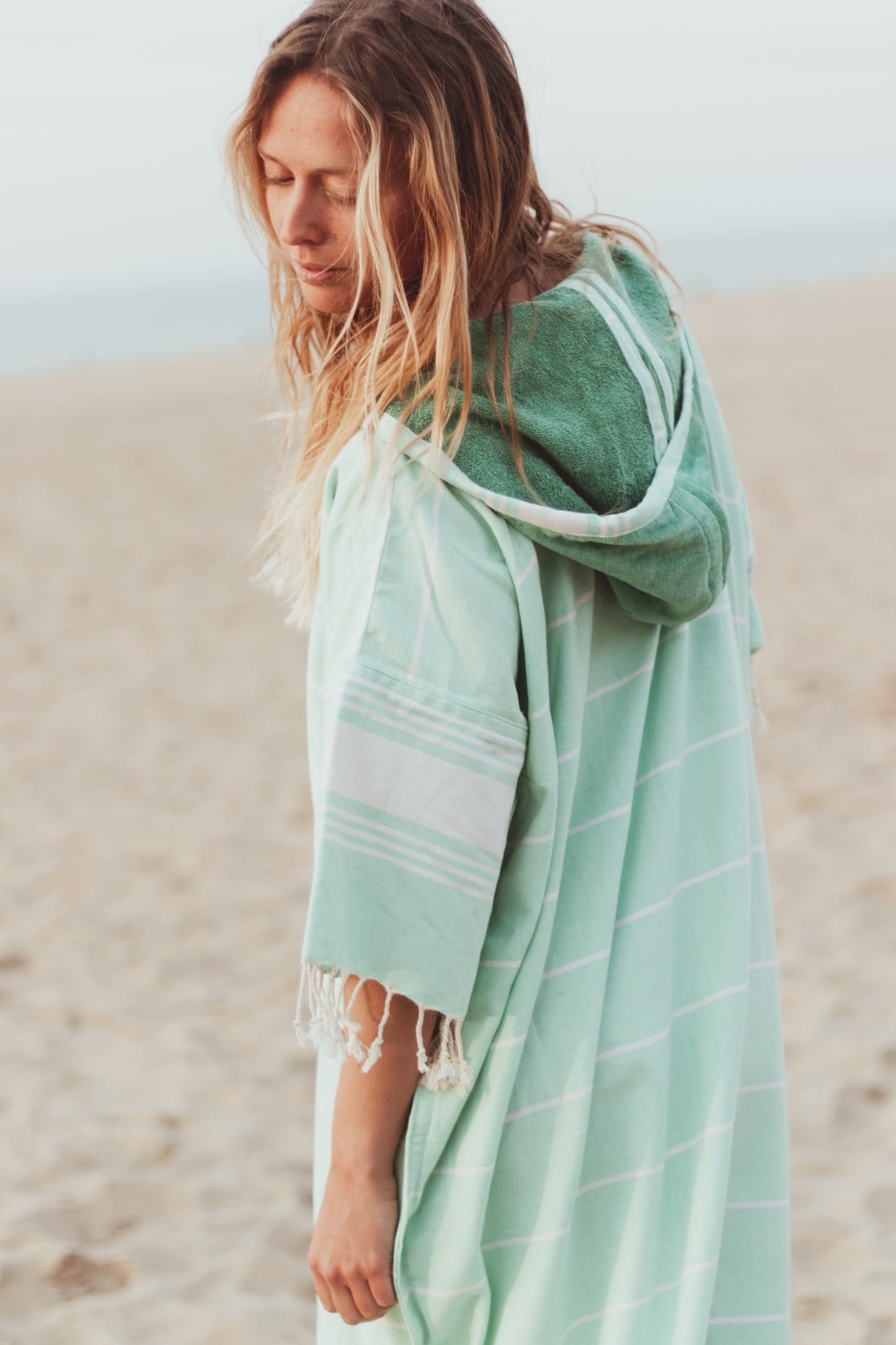GRACEFUL IN GREEN - Annie Son Bad, Strand, Reis, Surf Poncho, Robie Volwassenen