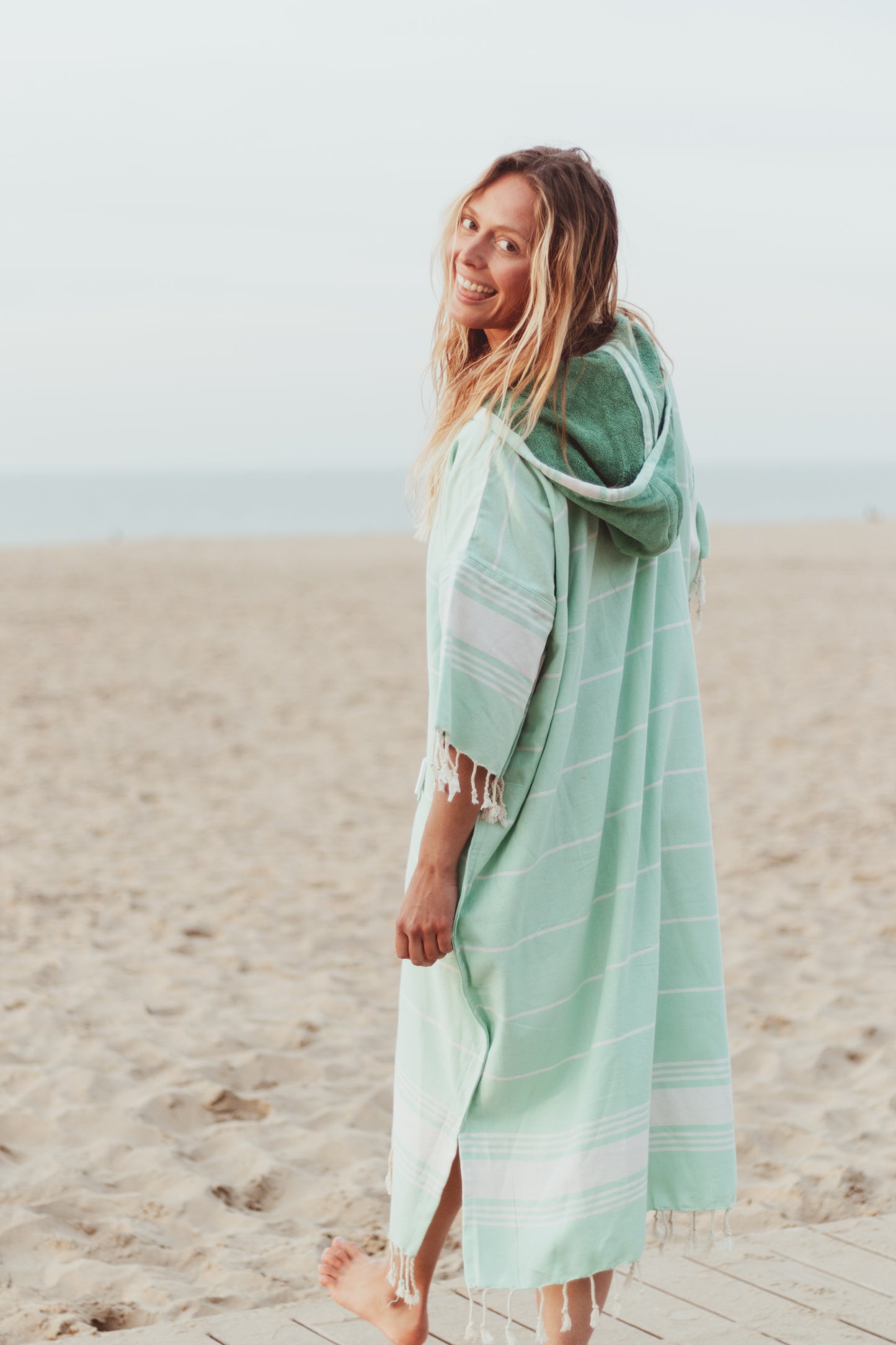 GRACEFUL IN GREEN - Annie Son Bad, Strand, Reis, Surf Poncho, Robie Volwassenen