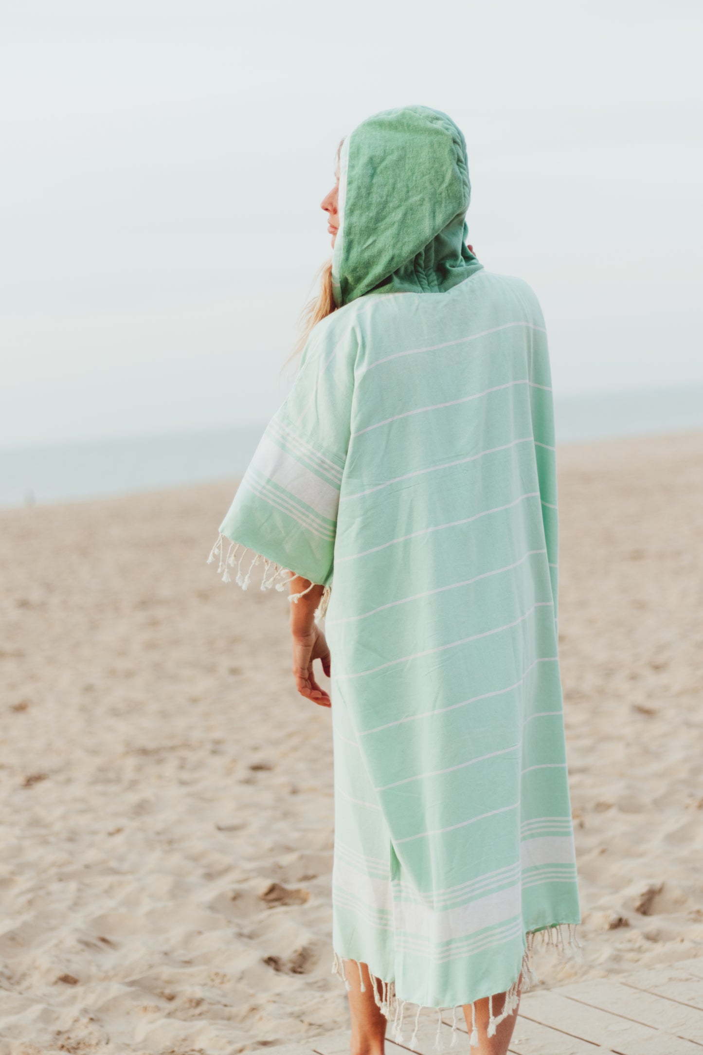 GRACEFUL IN GREEN - Annie Son Bad, Strand, Reis, Surf Poncho, Robie Volwassenen
