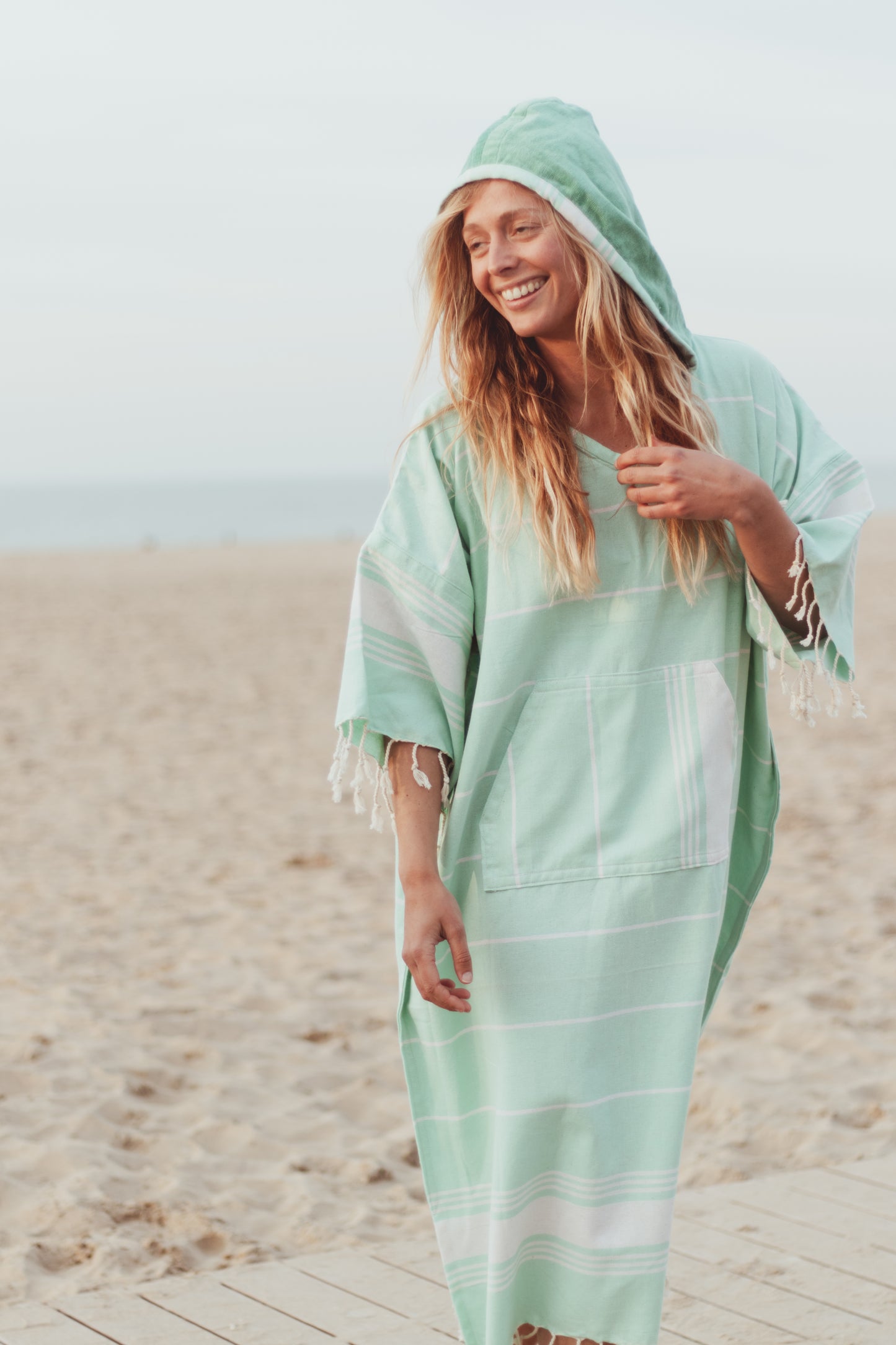 GRACEFUL IN GREEN - Annie Son Bad, Strand, Reis, Surf Poncho, Robie Volwassenen