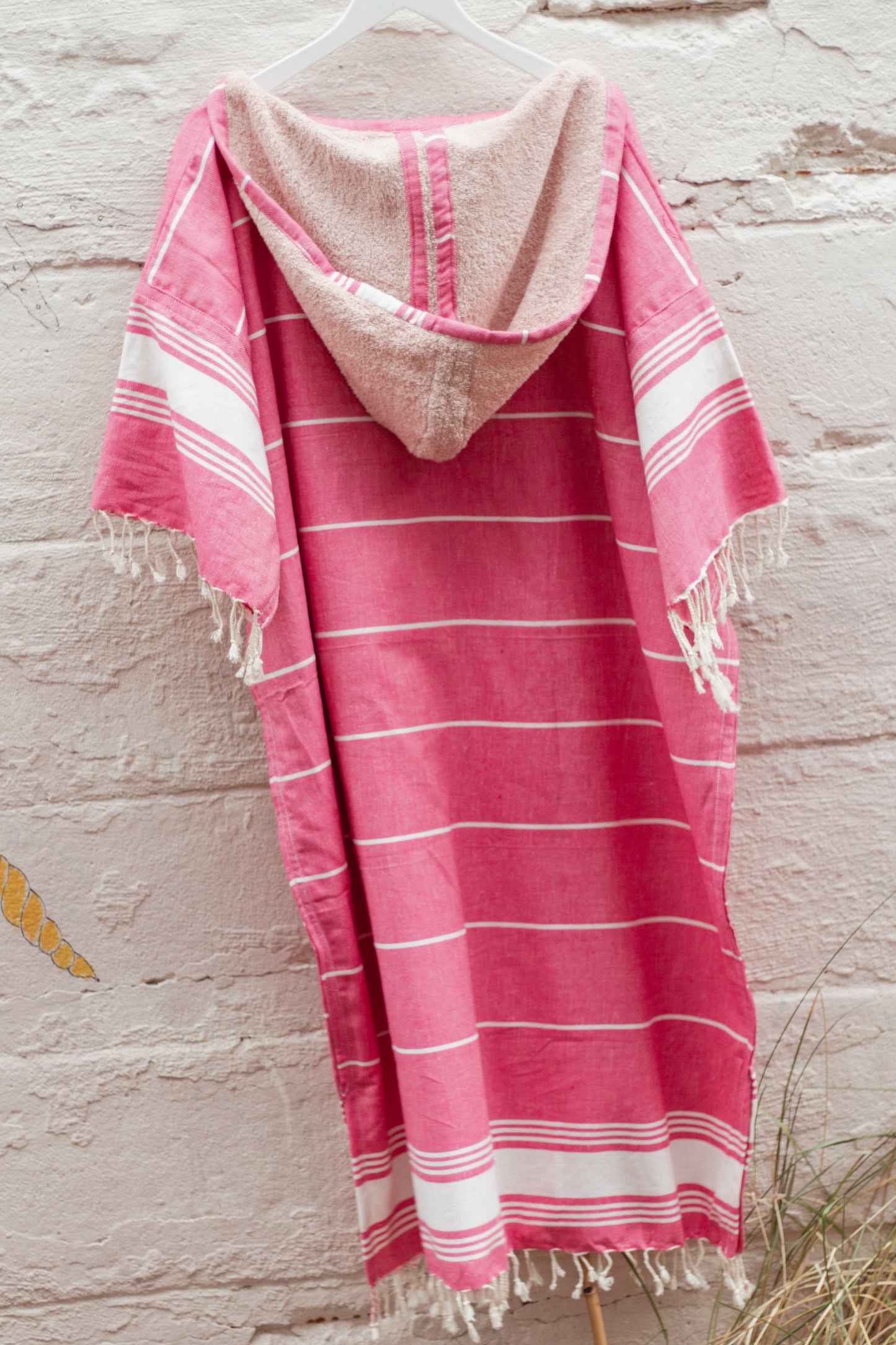 PRETTY IN PINK - Annie Son Bad, Strand, Reis, Surf Poncho, Robie Volwassenen