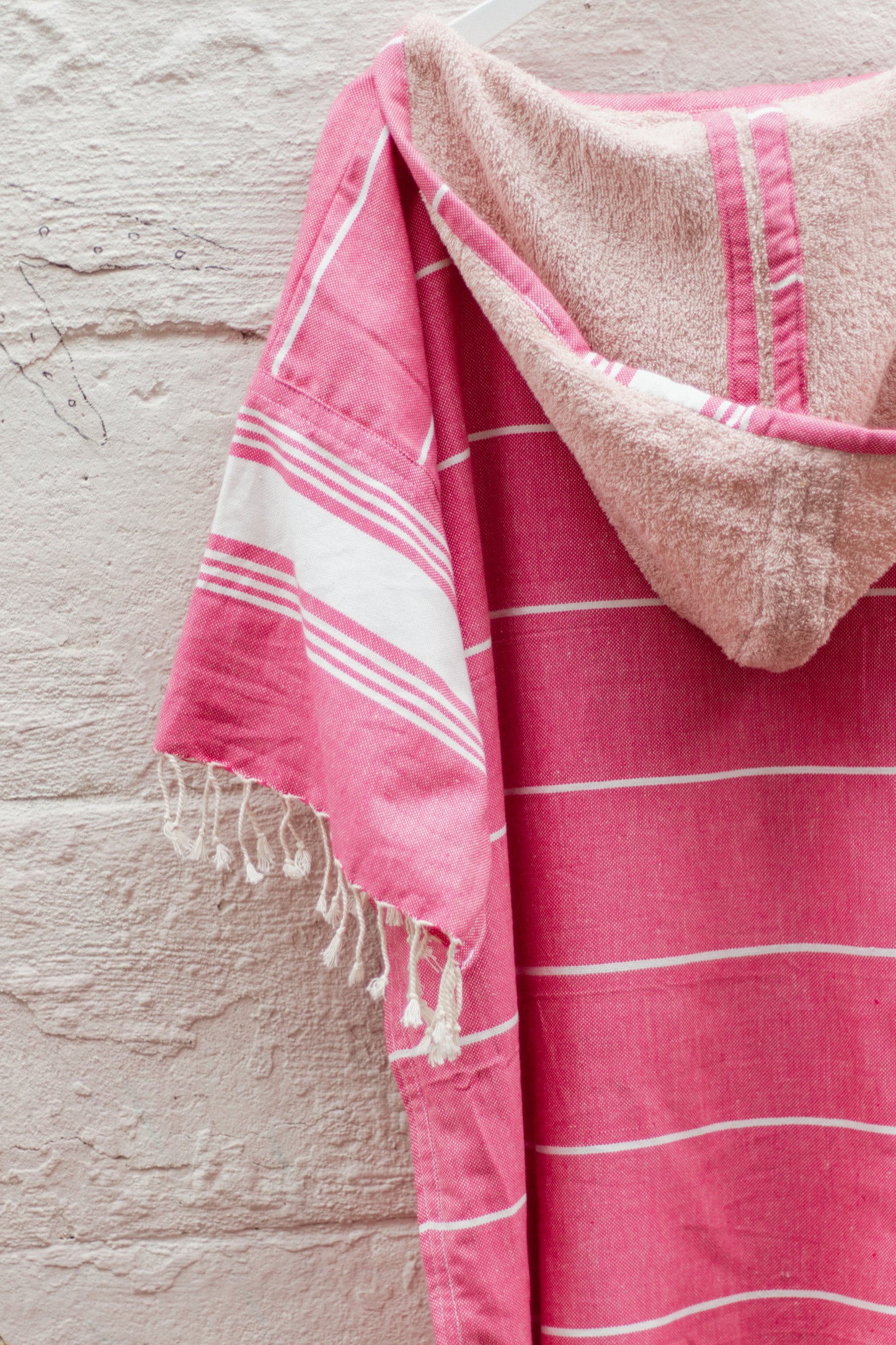 PRETTY IN PINK - Annie Son Bad, Strand, Reis, Surf Poncho, Robie Volwassenen