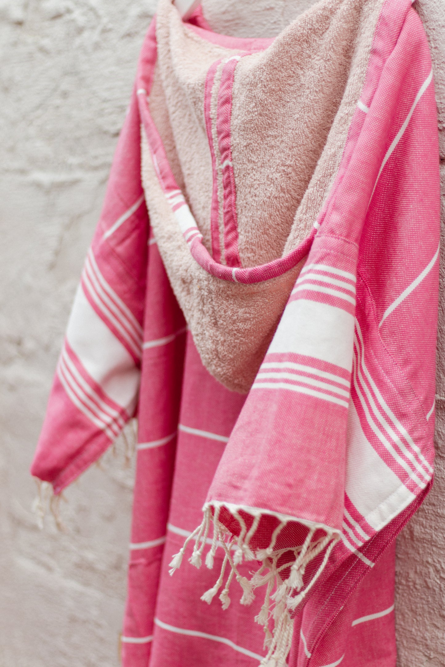 PRETTY IN PINK - Annie Son Bad, Strand, Reis, Surf Poncho, Robie Volwassenen