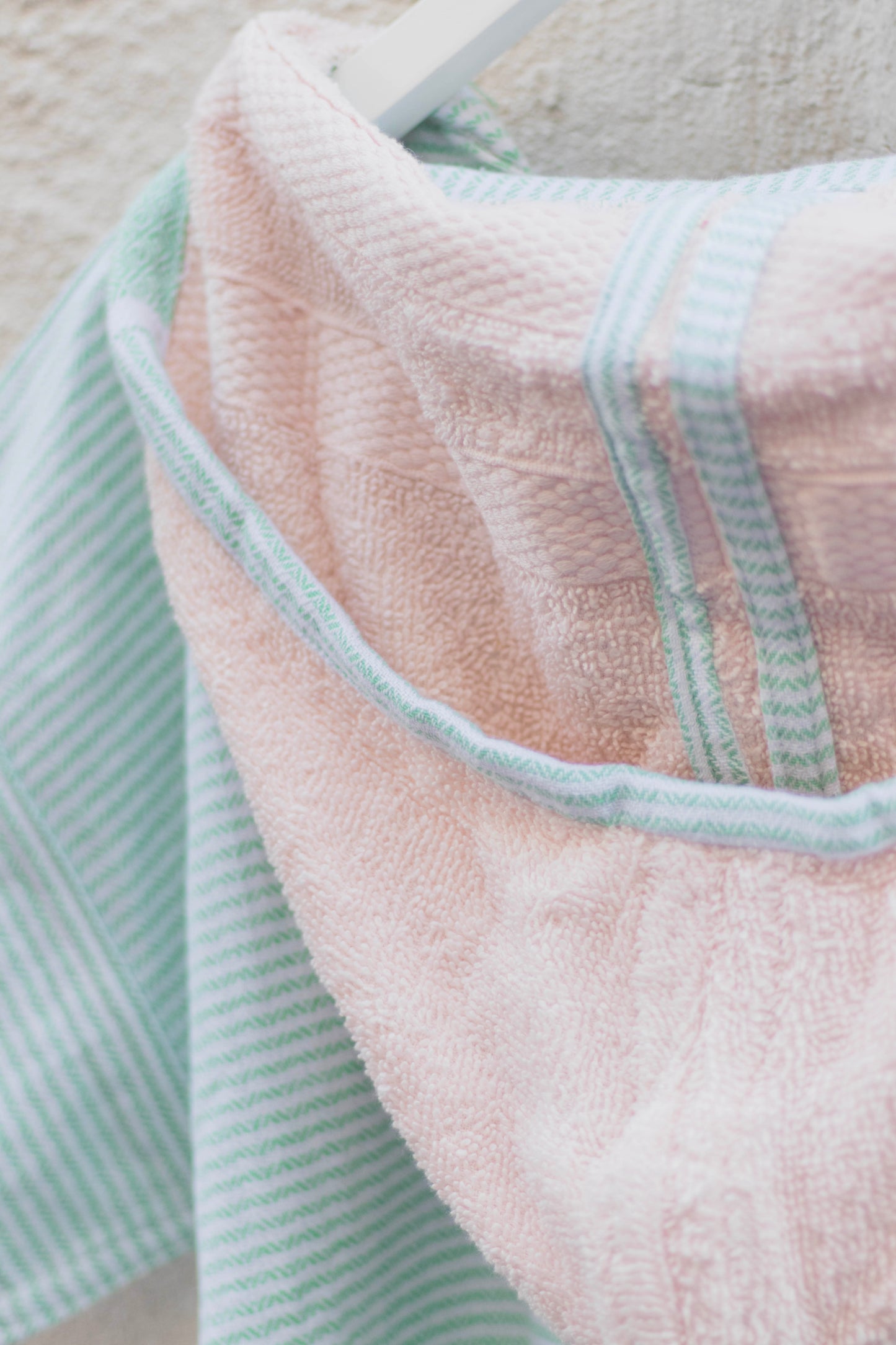 GRACEFUL IN GREEN KIDS - Annie Son Bad, Strand, Reis, Surf Poncho, Robie Volwassenen