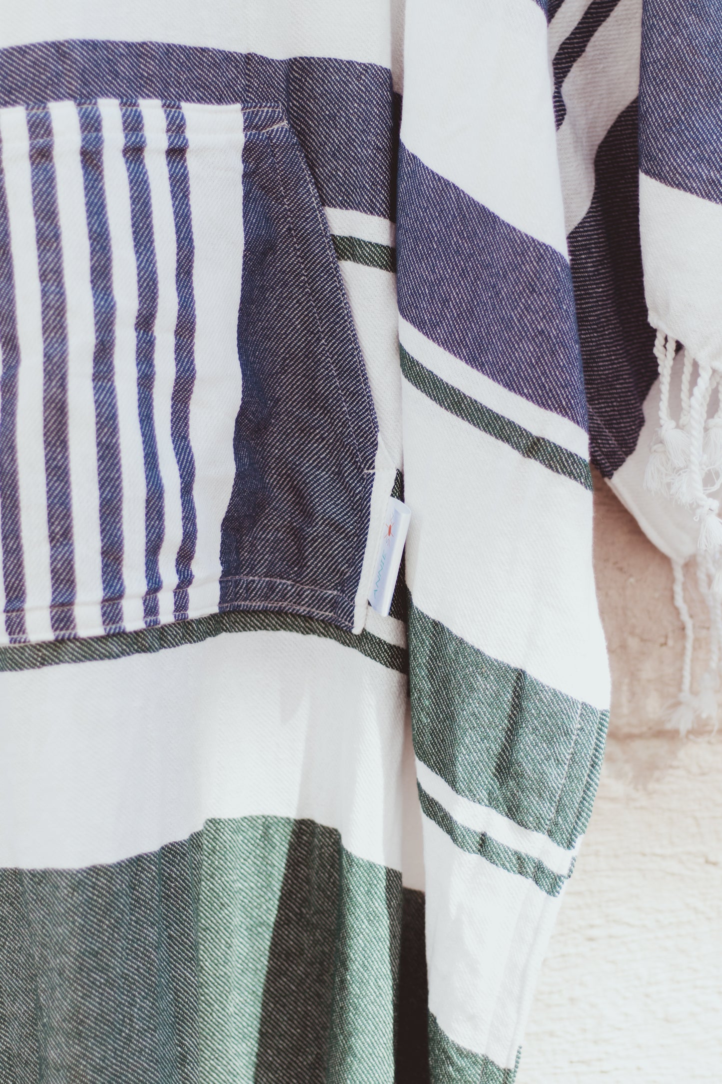 GRAVY IN GREEN AND NAVY - Annie Son Bad, Strand, Reis, Surf Poncho, Robie Volwassenen