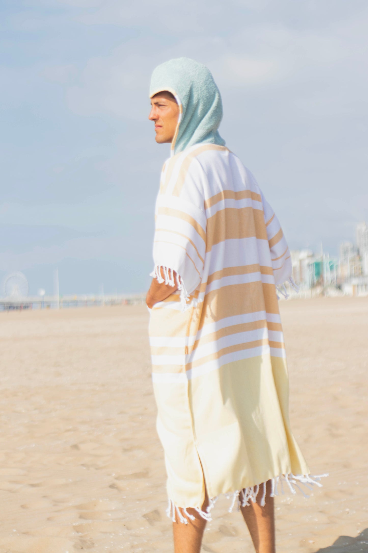YUMMY IN YELLOW - Annie Son Bad, Strand, Reis, Surf Poncho Volwassenen